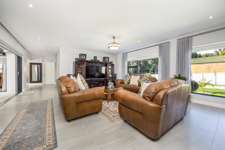4 Bedroom Property for Sale in Vierlanden Western Cape